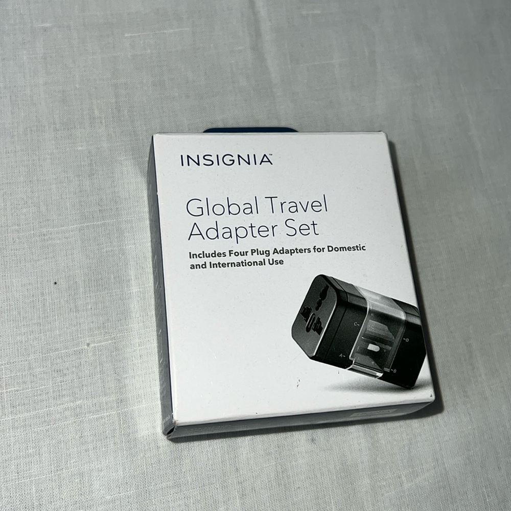 NWT Insignia Global Travel Adapter Set